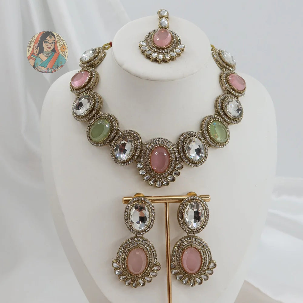 Mannat Necklace Set