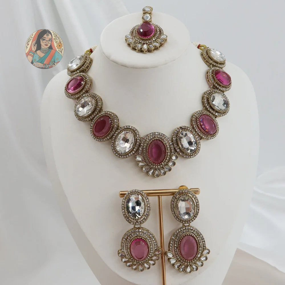 Mannat Necklace Set