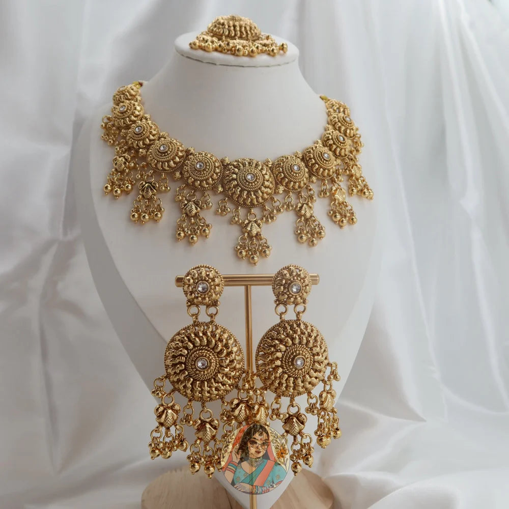 Mayukha Necklace Set
