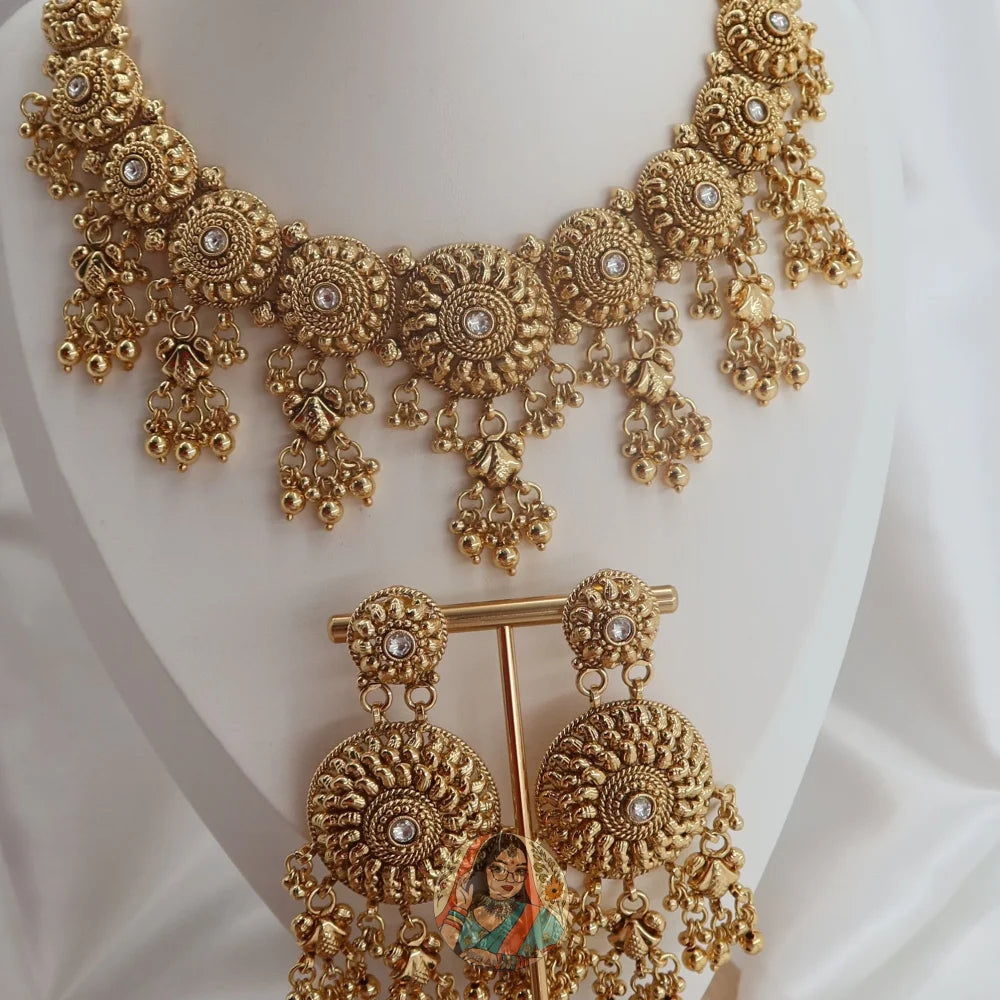 Mayukha Necklace Set