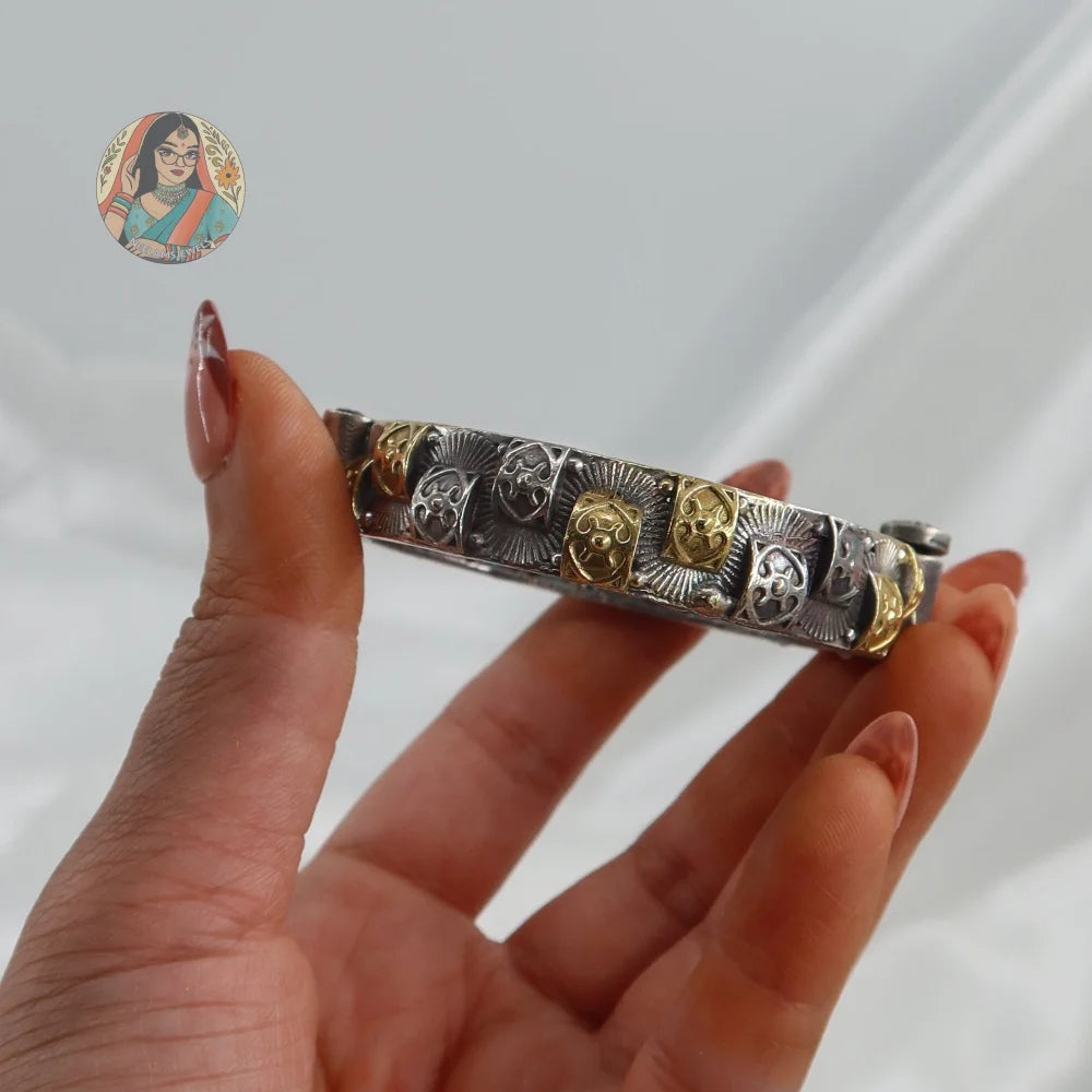 Megha Oxidized Dual-Tone Bangle