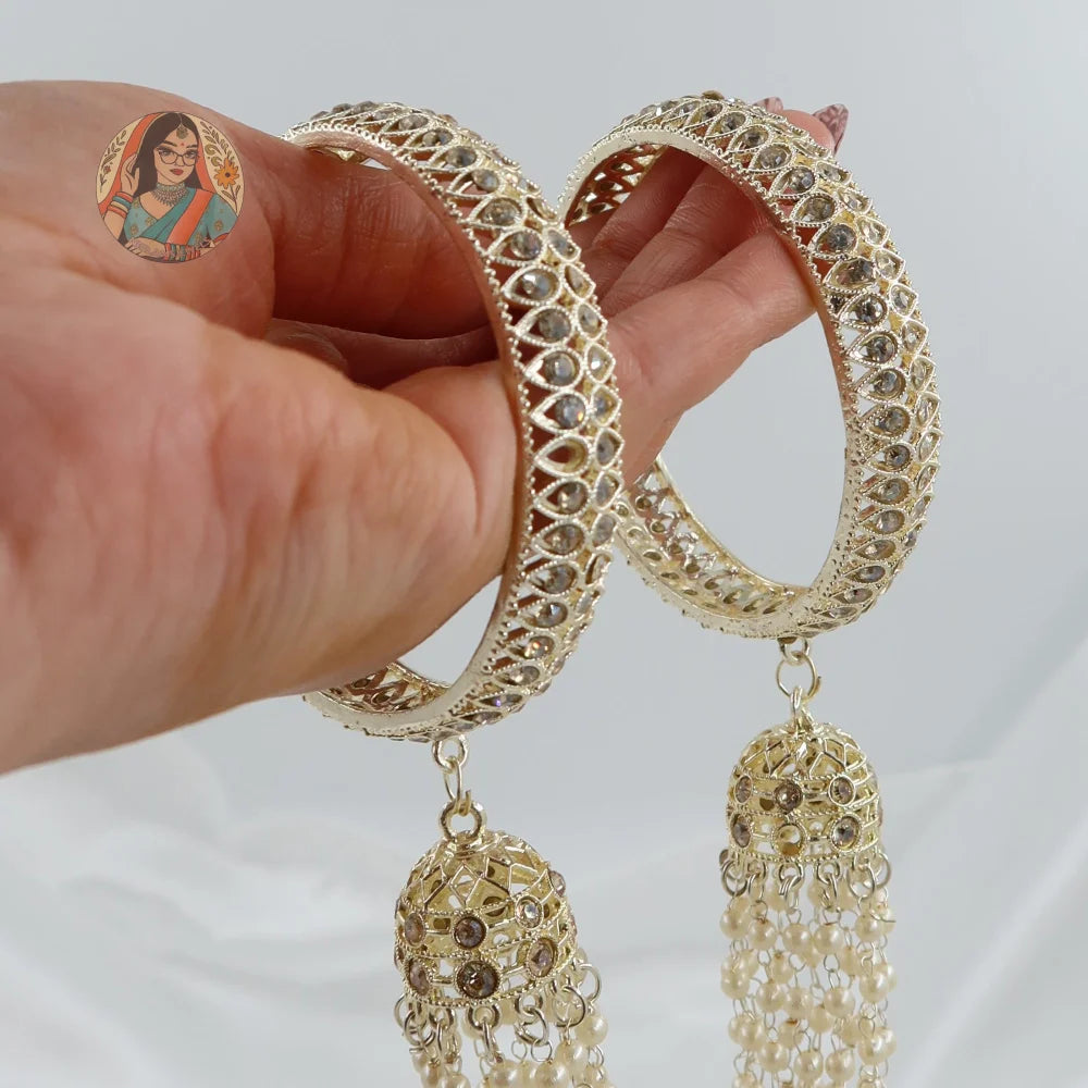 Mehnga Golden Pearl Connected Bangle
