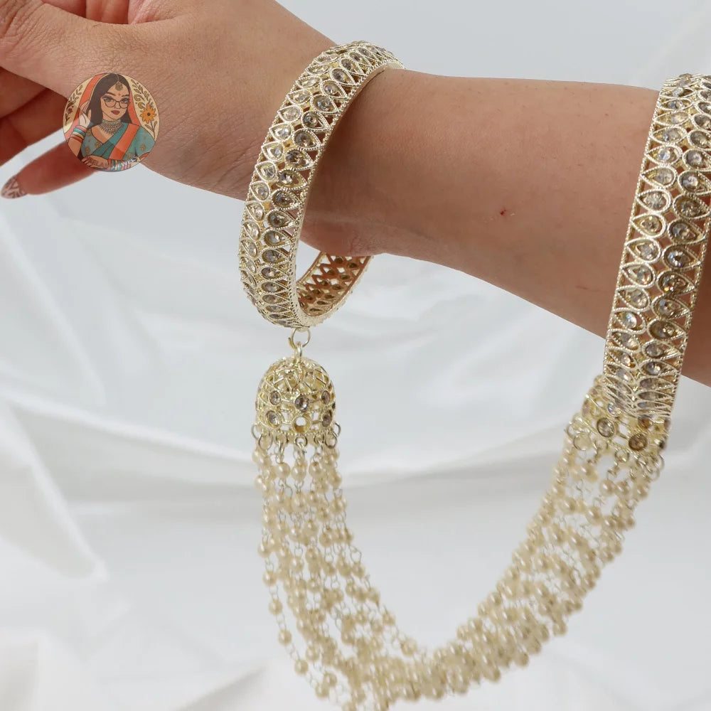 Mehnga Golden Pearl Connected Bangle