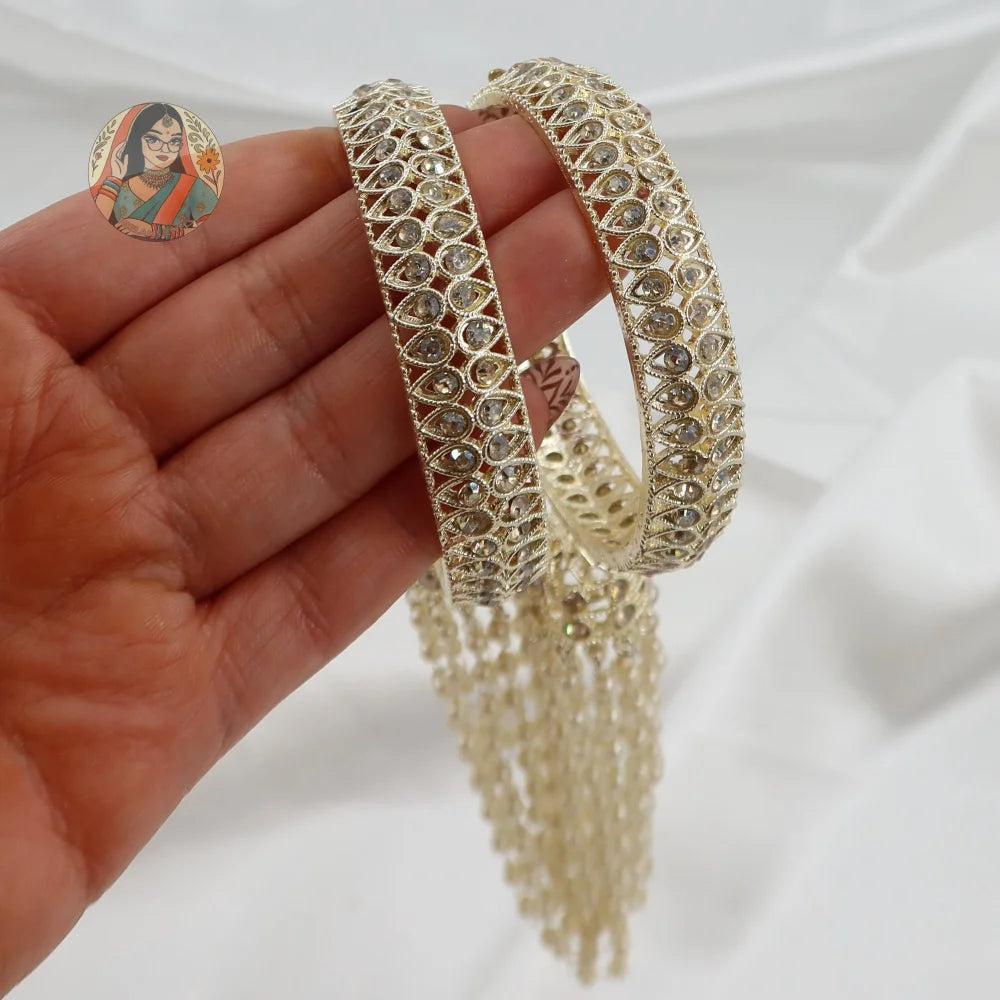 Mehnga Golden Pearl Connected Bangle