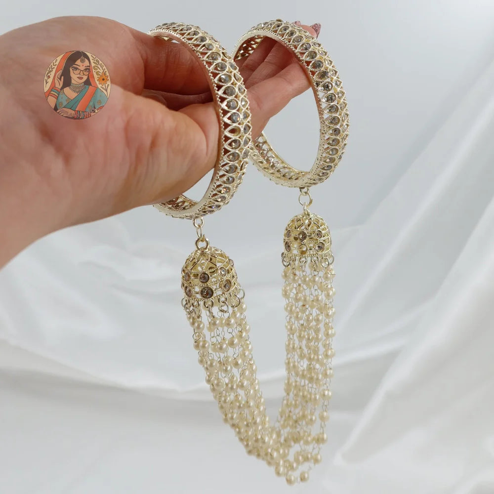 Mehnga Golden Pearl Connected Bangle