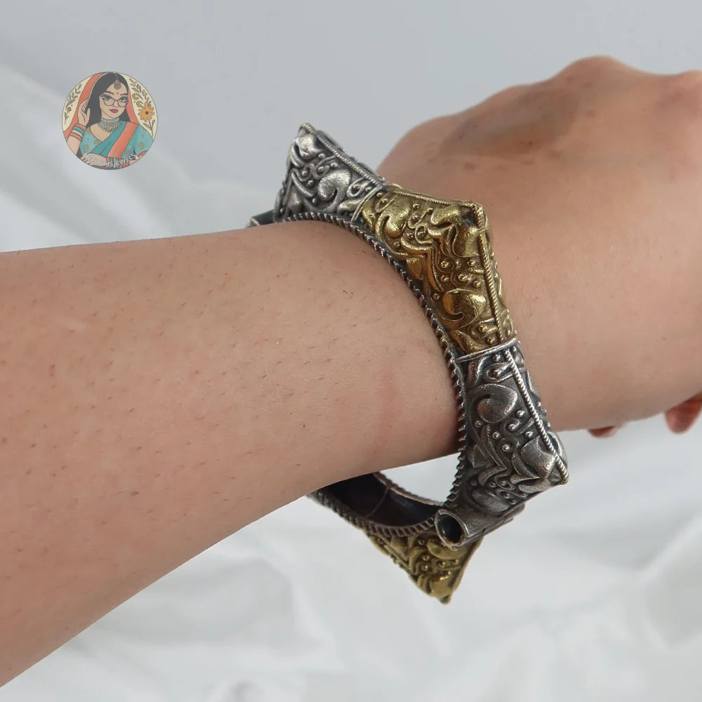 Neha Oxidized Dual-Tone Bangle