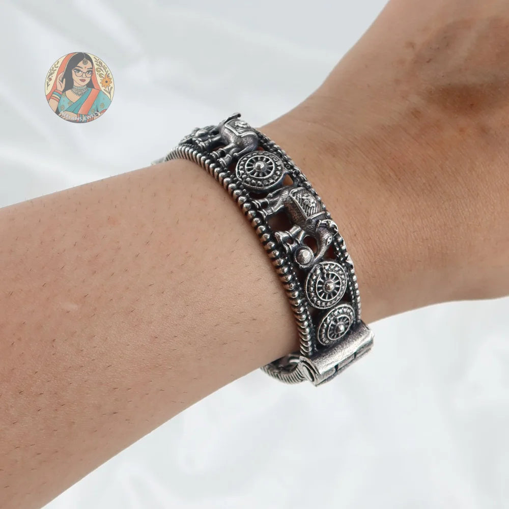 Nirvika Oxidized Bangle