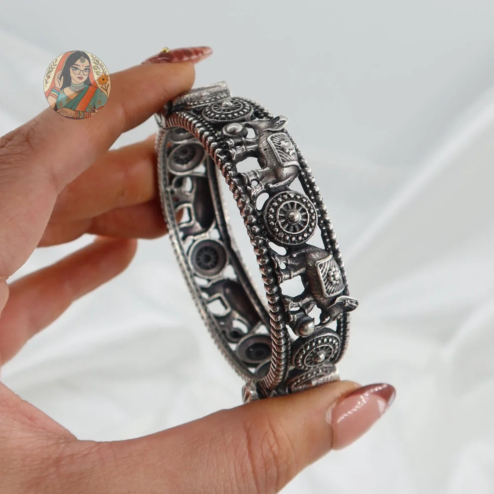 Nirvika Oxidized Bangle