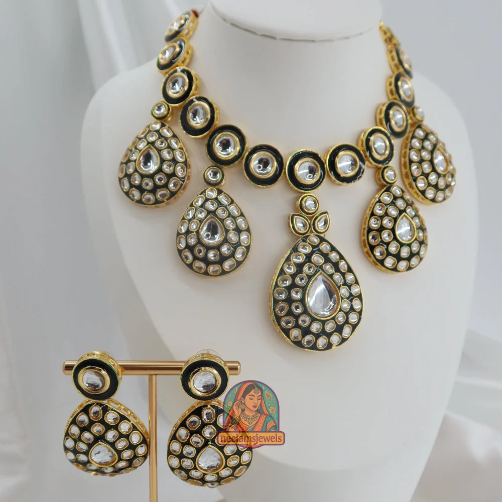 Pakhi Black Necklace Set