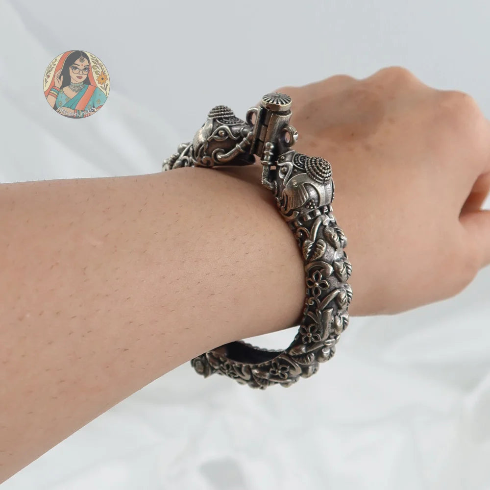 Palak Oxidized Bangle