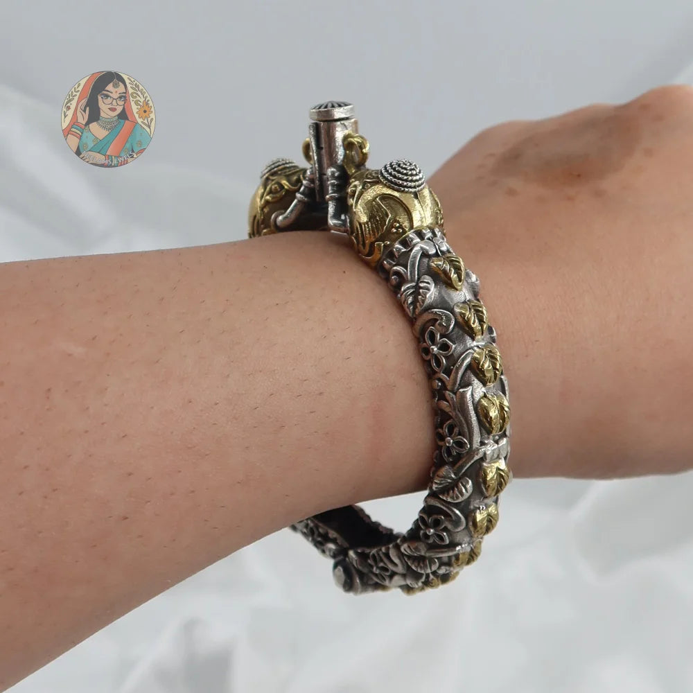 Palak Oxidized Dual-Tone Bangle