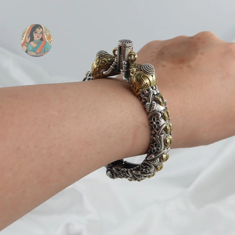 Palak Oxidized Dual-Tone Bangle