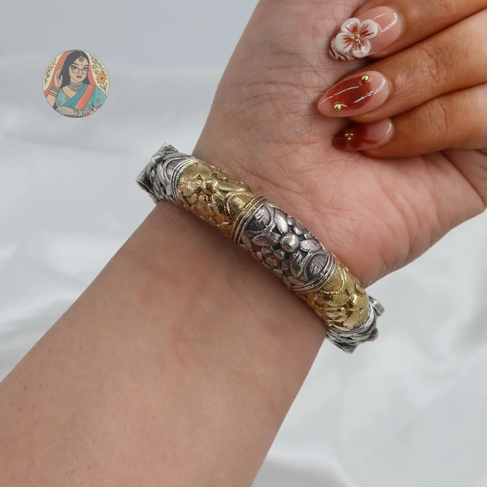 Pari Oxidized Dual-Tone Bangle