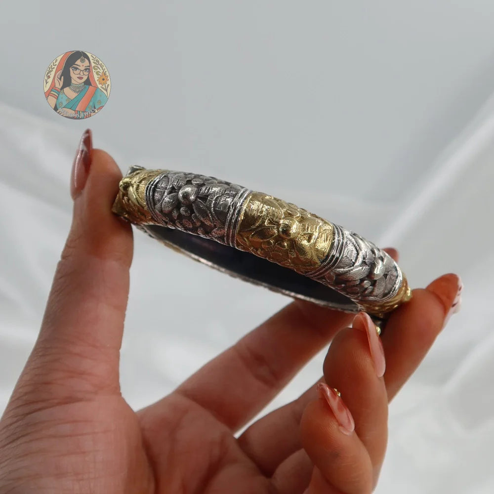 Pari Oxidized Dual-Tone Bangle