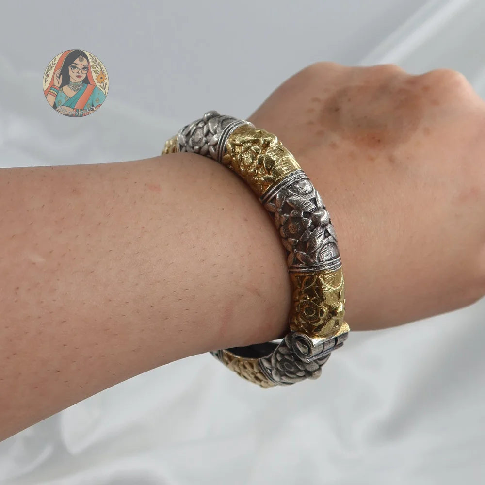 Pari Oxidized Dual-Tone Bangle