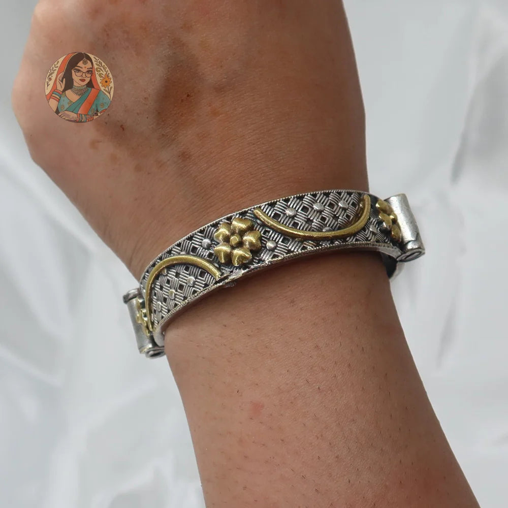 Pooja Oxidized Dual-Tone Bangle