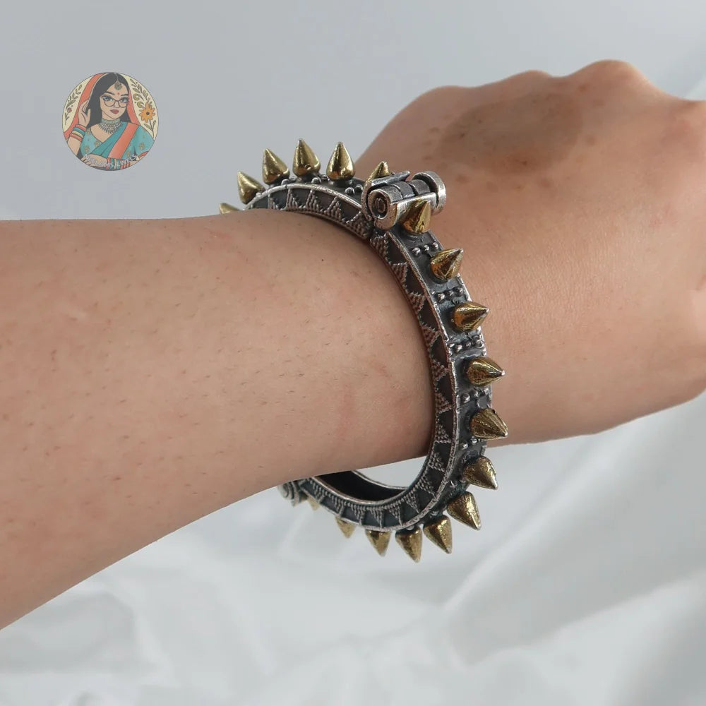 Pranjal Oxidized Dual-Tone Bangle