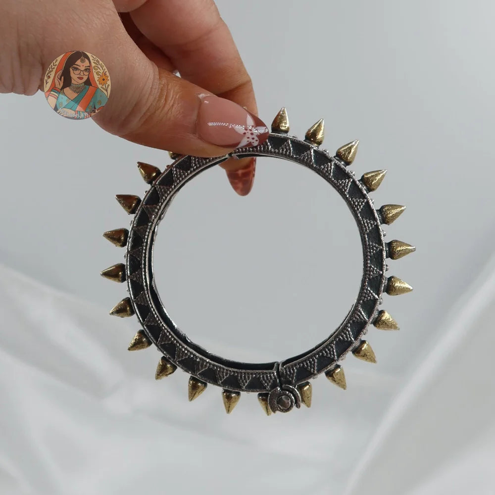 Pranjal Oxidized Dual-Tone Bangle