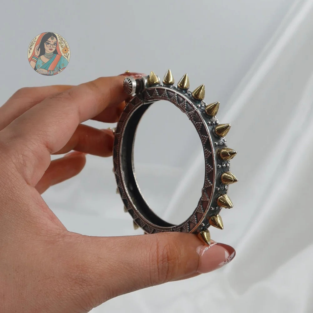 Pranjal Oxidized Dual-Tone Bangle