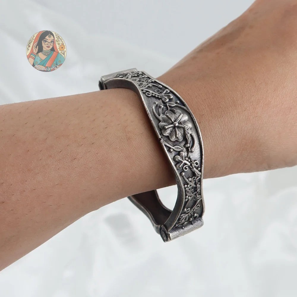 Priya Oxidized Bangle
