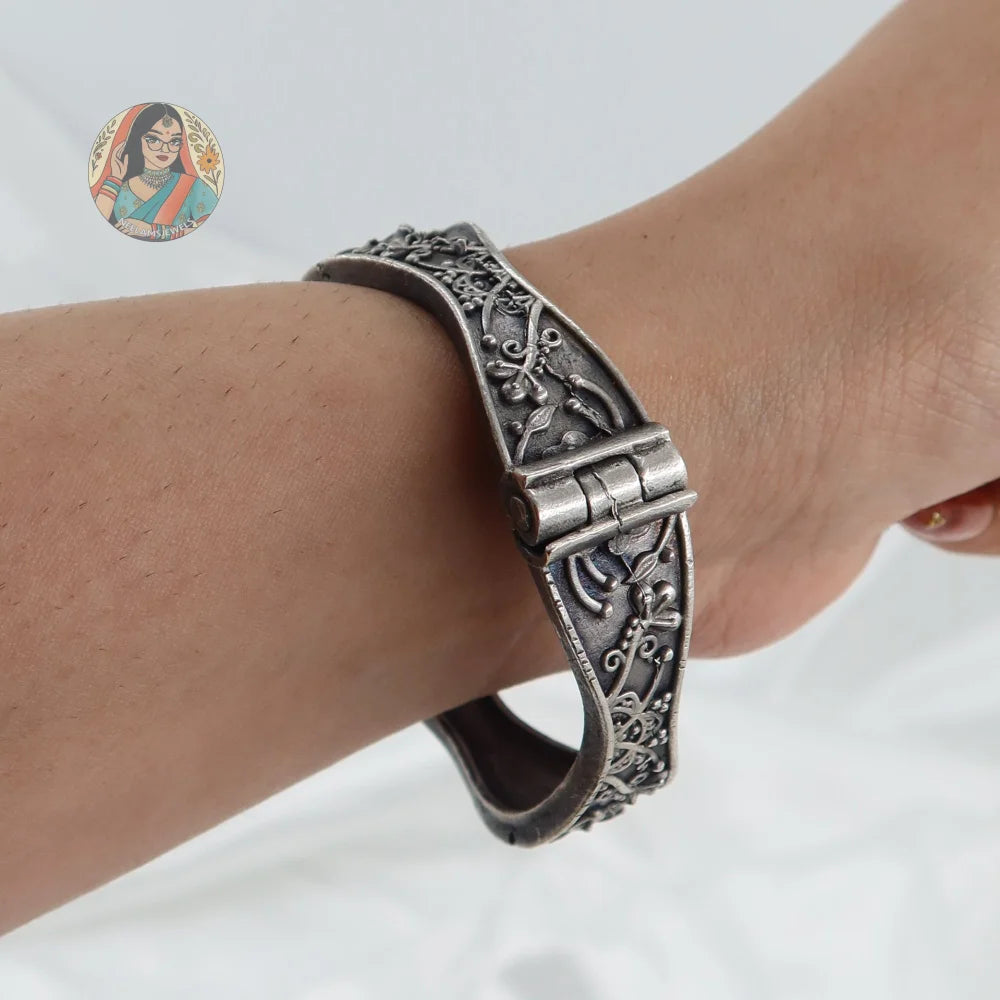 Priya Oxidized Bangle