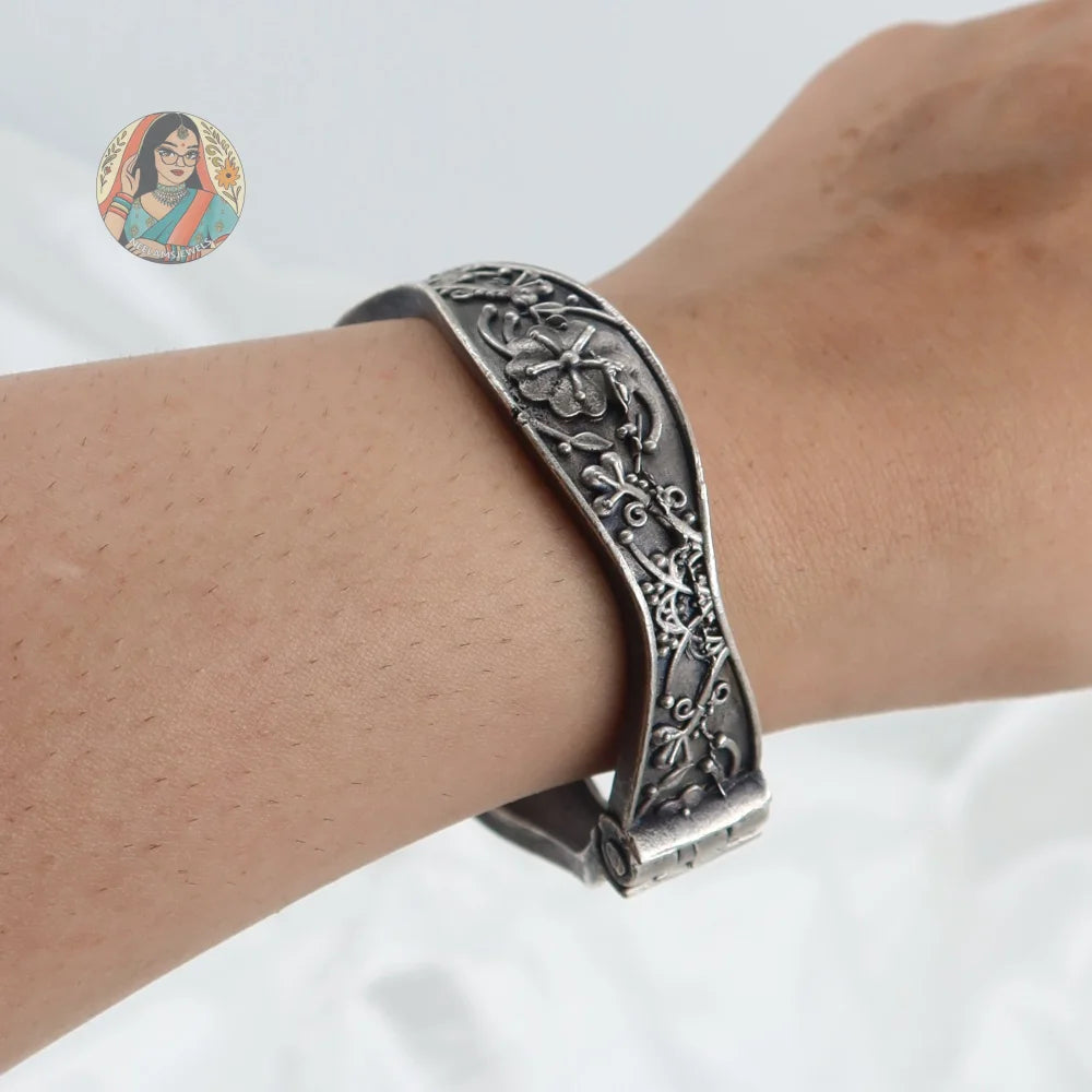 Priya Oxidized Bangle