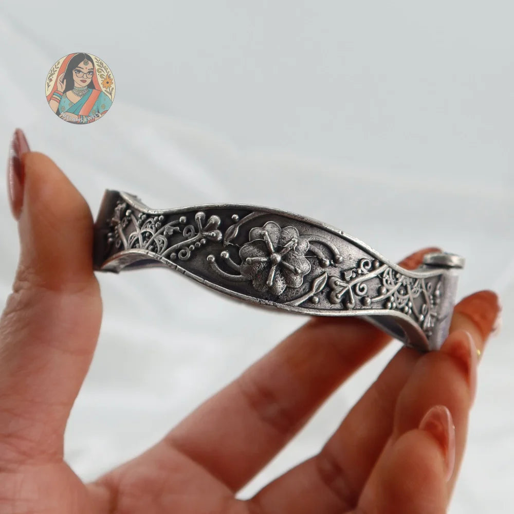 Priya Oxidized Bangle