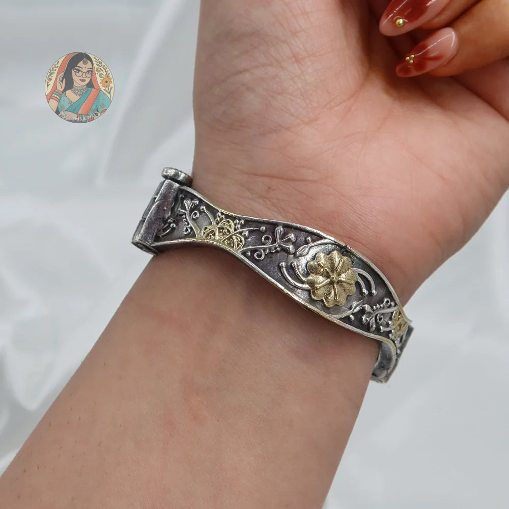 Priya Oxidized Dual-Tone Bangle