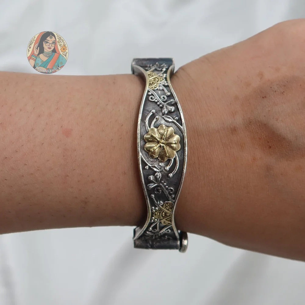 Priya Oxidized Dual-Tone Bangle