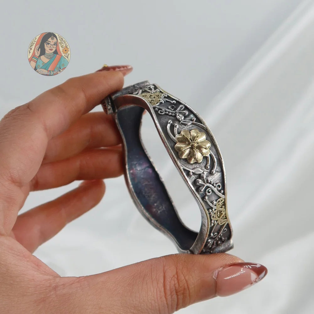 Priya Oxidized Dual-Tone Bangle