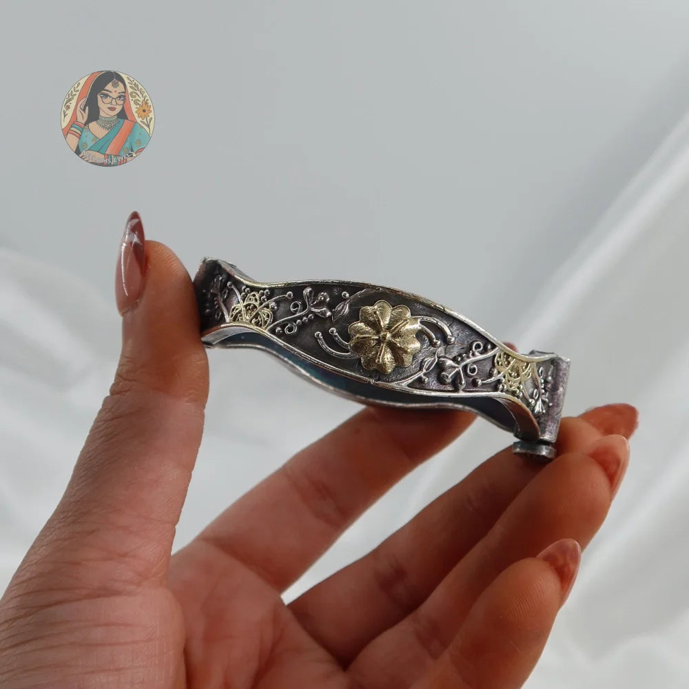 Priya Oxidized Dual-Tone Bangle