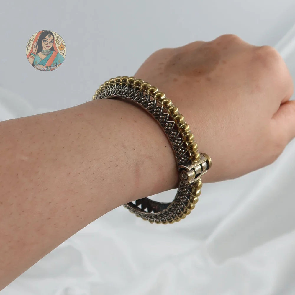 Purvi Oxidized Dual-Tone Bangle