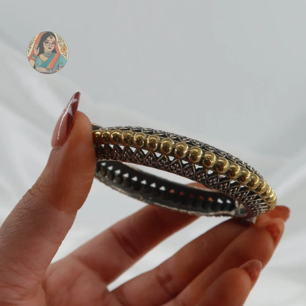 Purvi Oxidized Dual-Tone Bangle