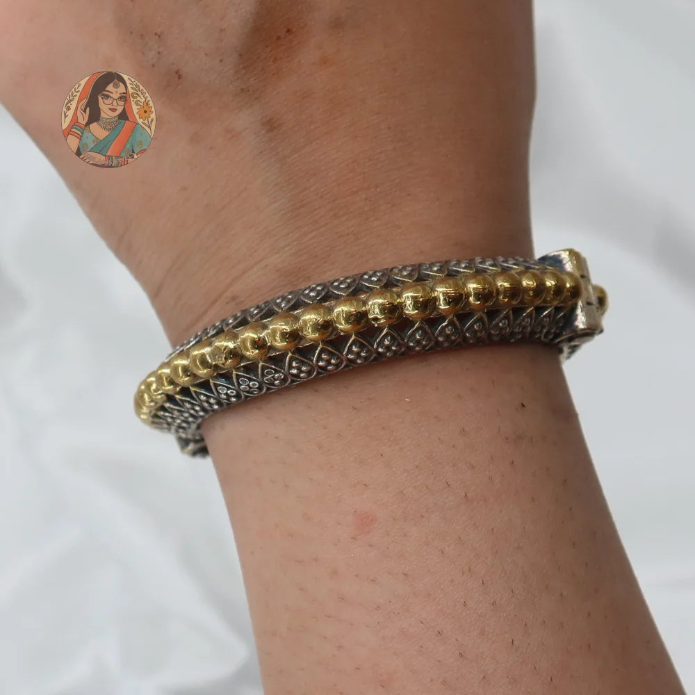 Purvi Oxidized Dual-Tone Bangle