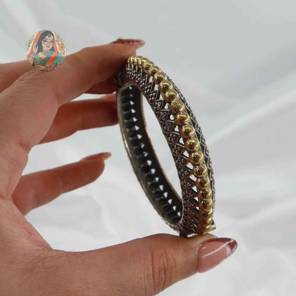 Purvi Oxidized Dual-Tone Bangle