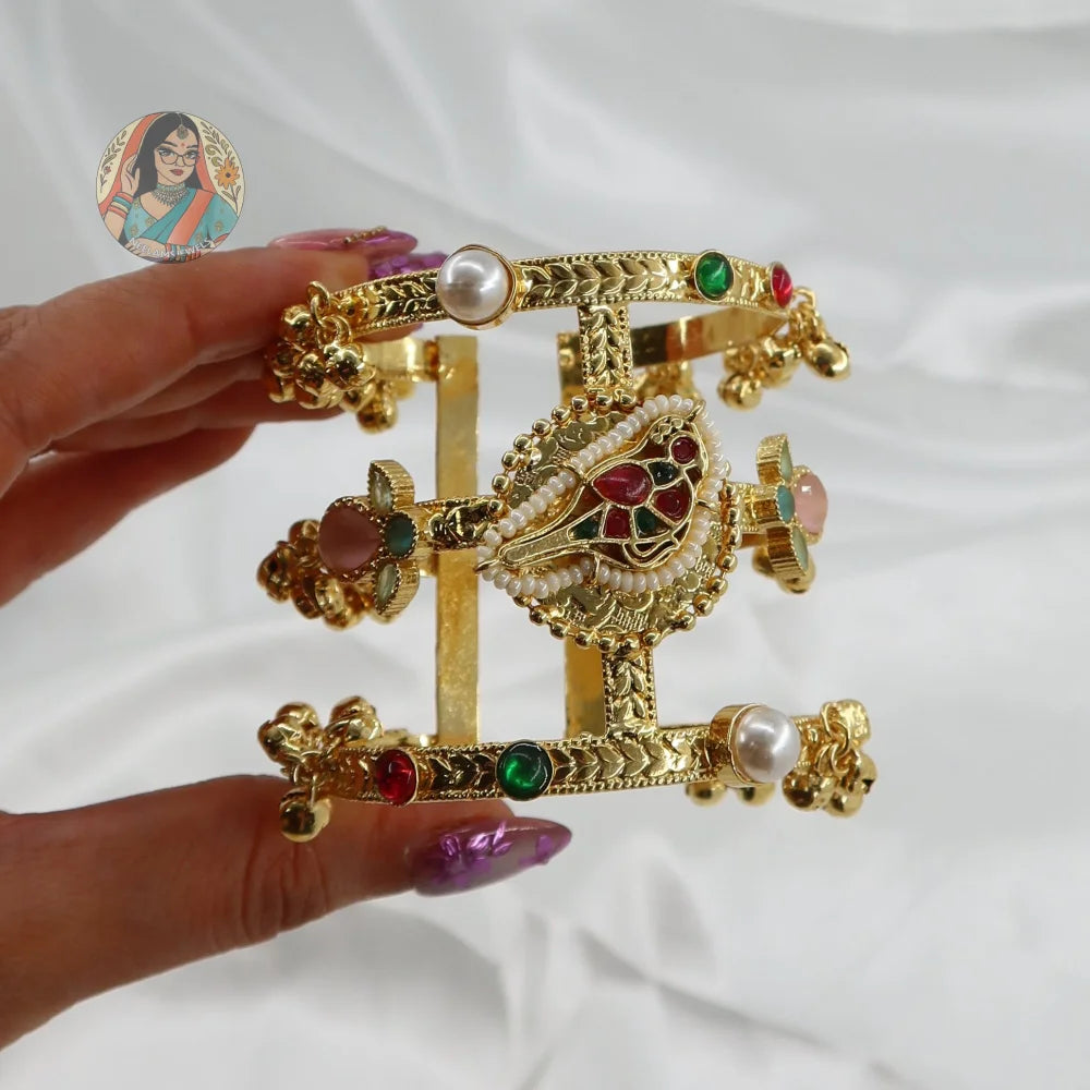 Rachana Gold Cuff/Bracelet