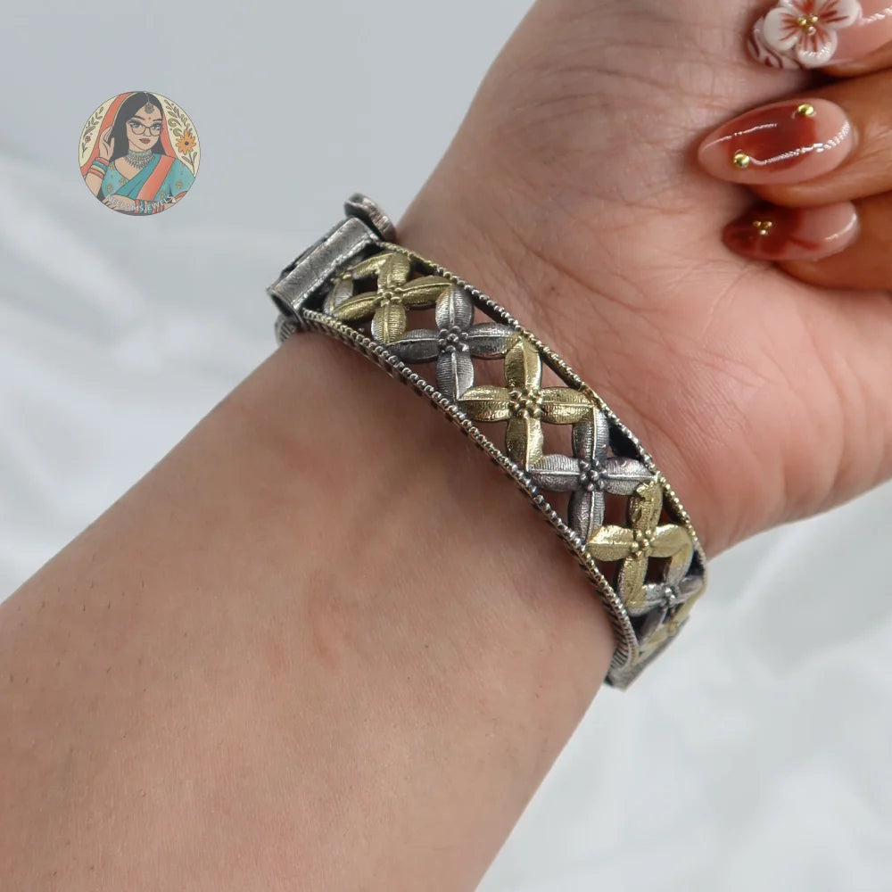 Radhika Oxidized Dual-Tone Bangle