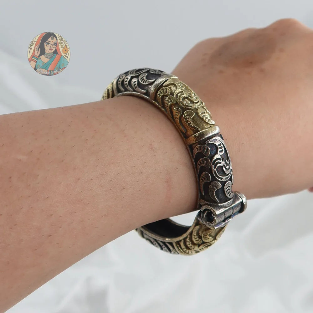 Riddhi Oxidized Dual-Tone Bangle