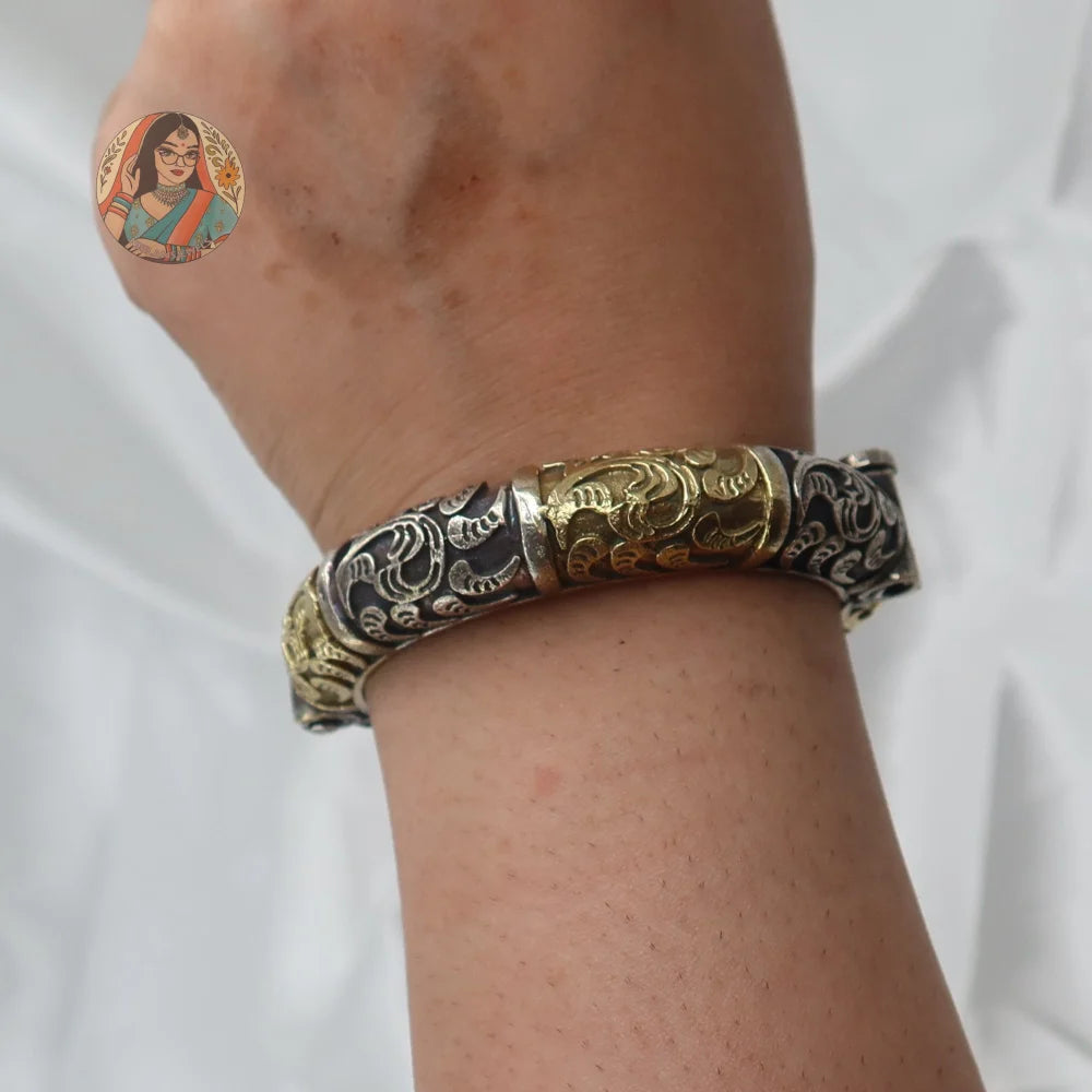 Riddhi Oxidized Dual-Tone Bangle