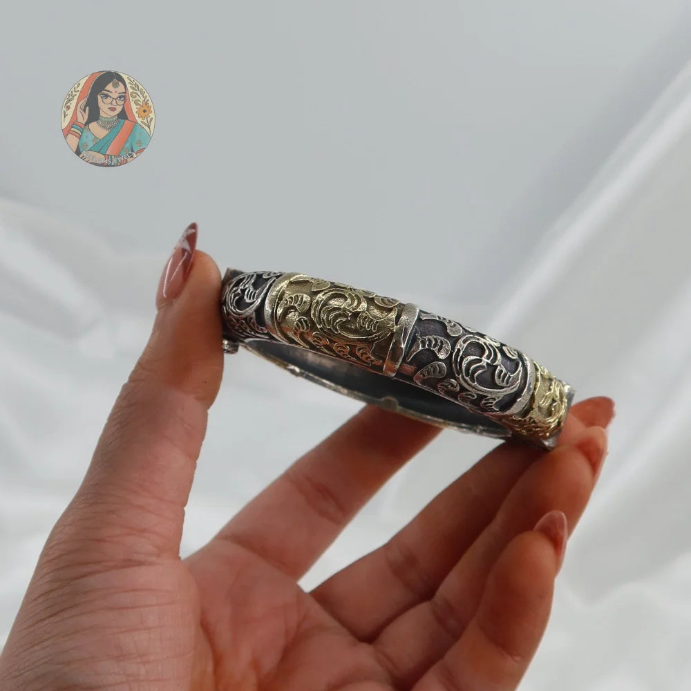 Riddhi Oxidized Dual-Tone Bangle