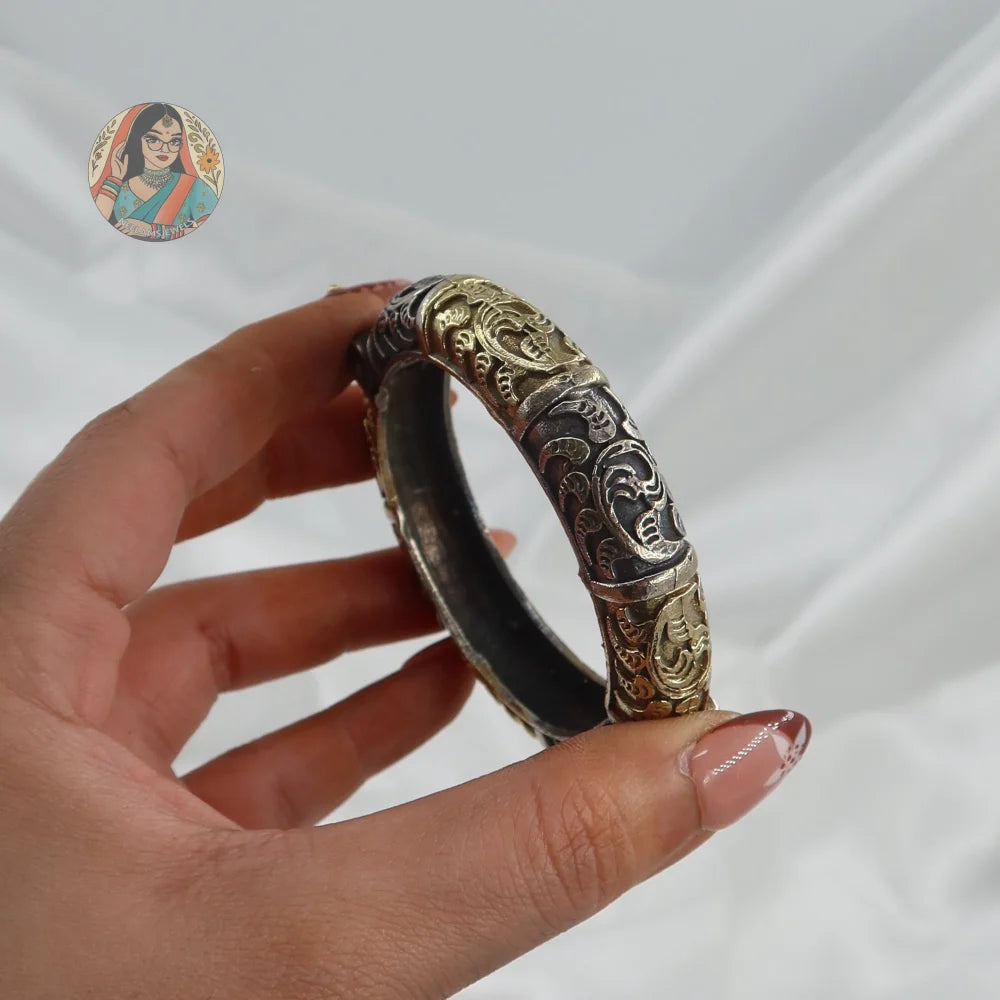 Riddhi Oxidized Dual-Tone Bangle