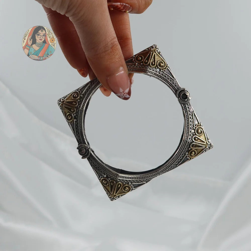 Rupal Oxidized Dual-Tone Bangle