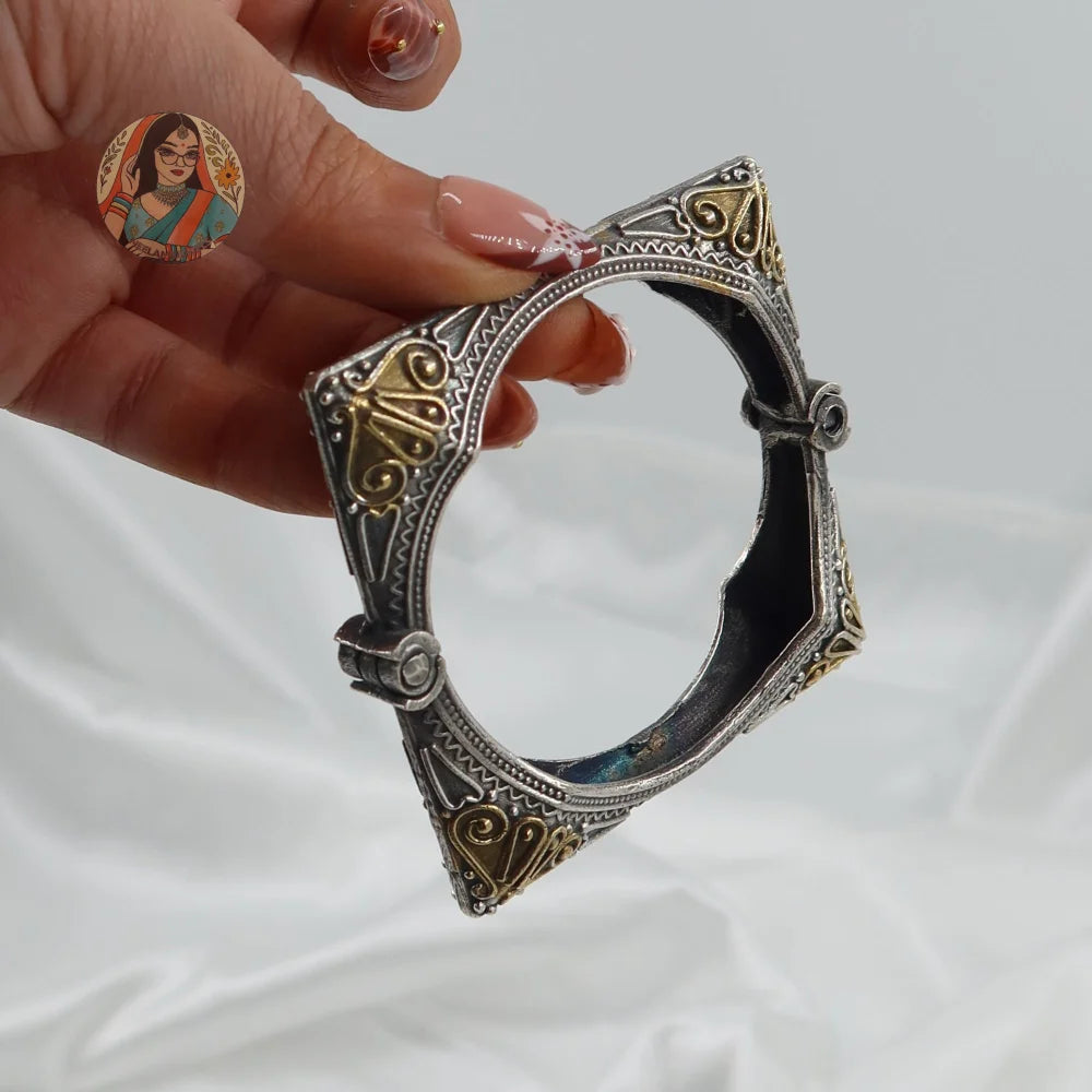 Rupal Oxidized Dual-Tone Bangle