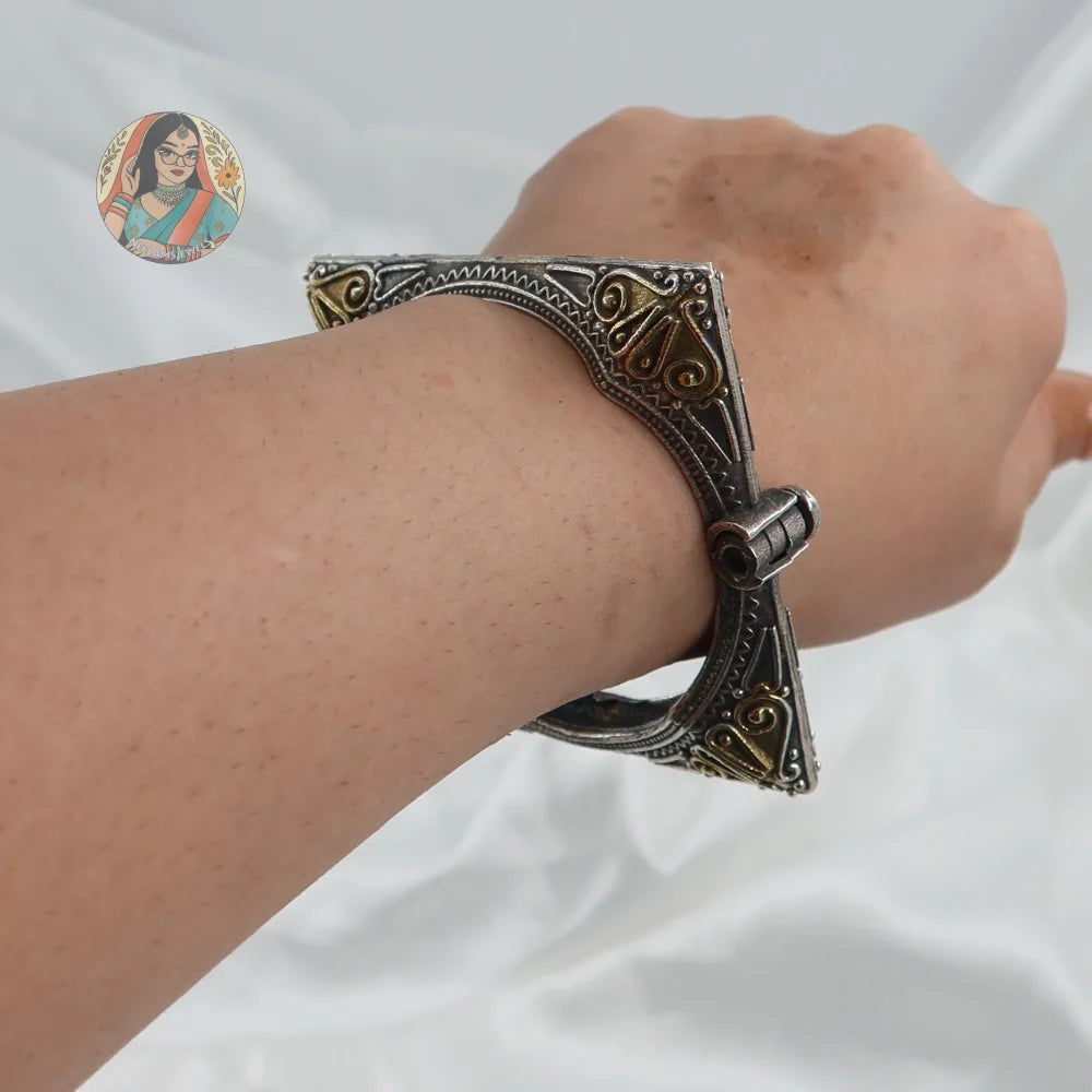 Rupal Oxidized Dual-Tone Bangle