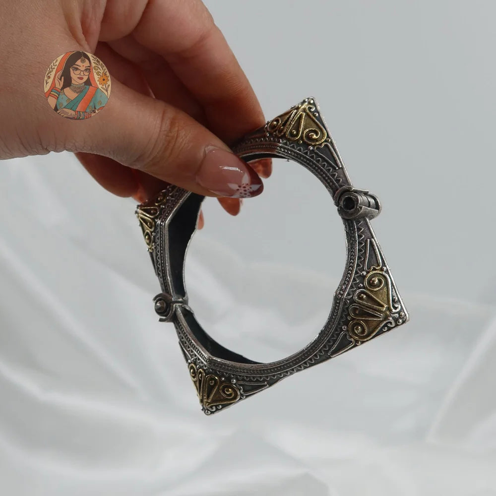 Rupal Oxidized Dual-Tone Bangle