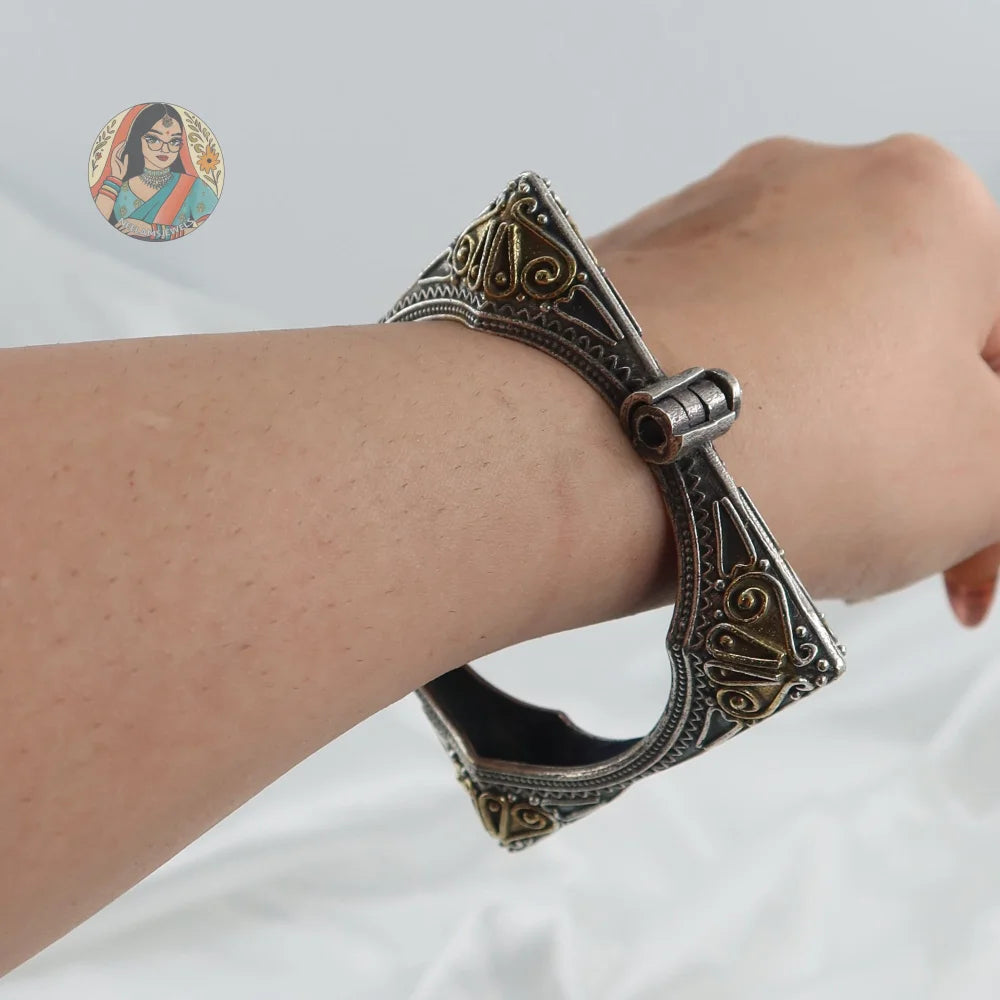 Rupal Oxidized Dual-Tone Bangle