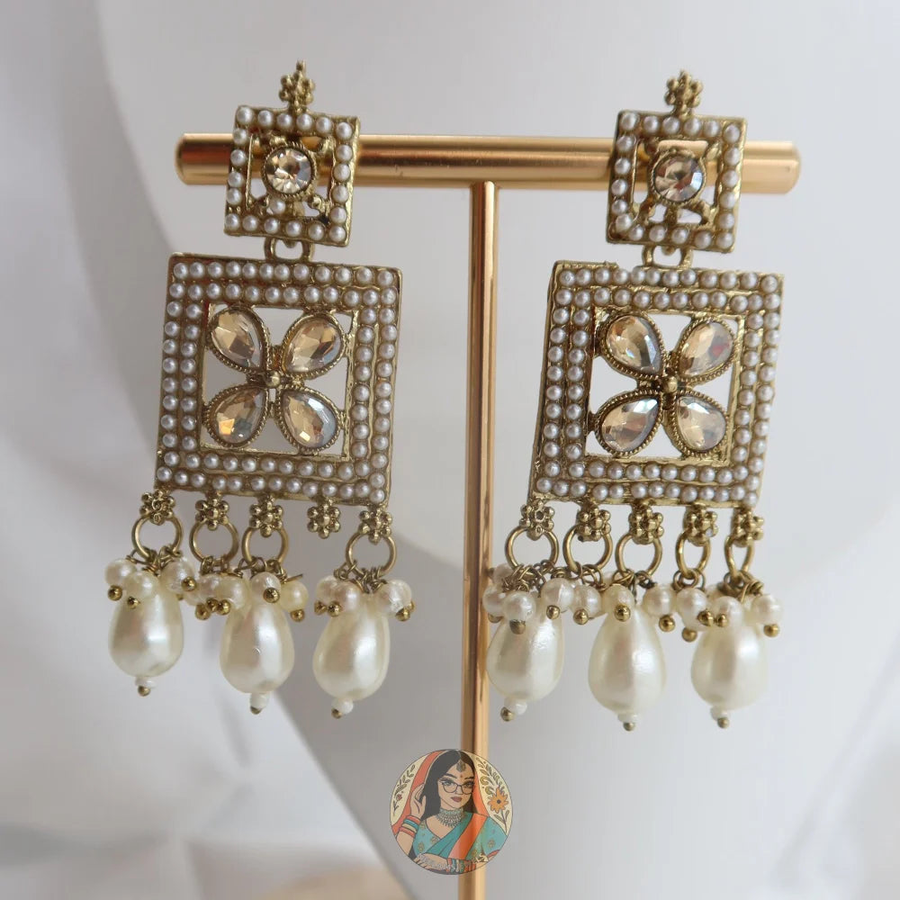 Sachini Necklace Set (White)