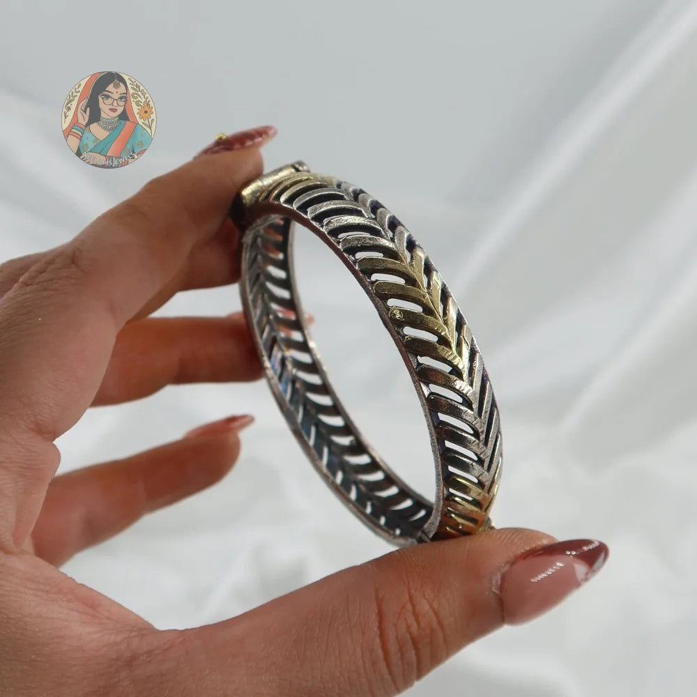 Sakshi Oxidized Dual-Tone Bangle