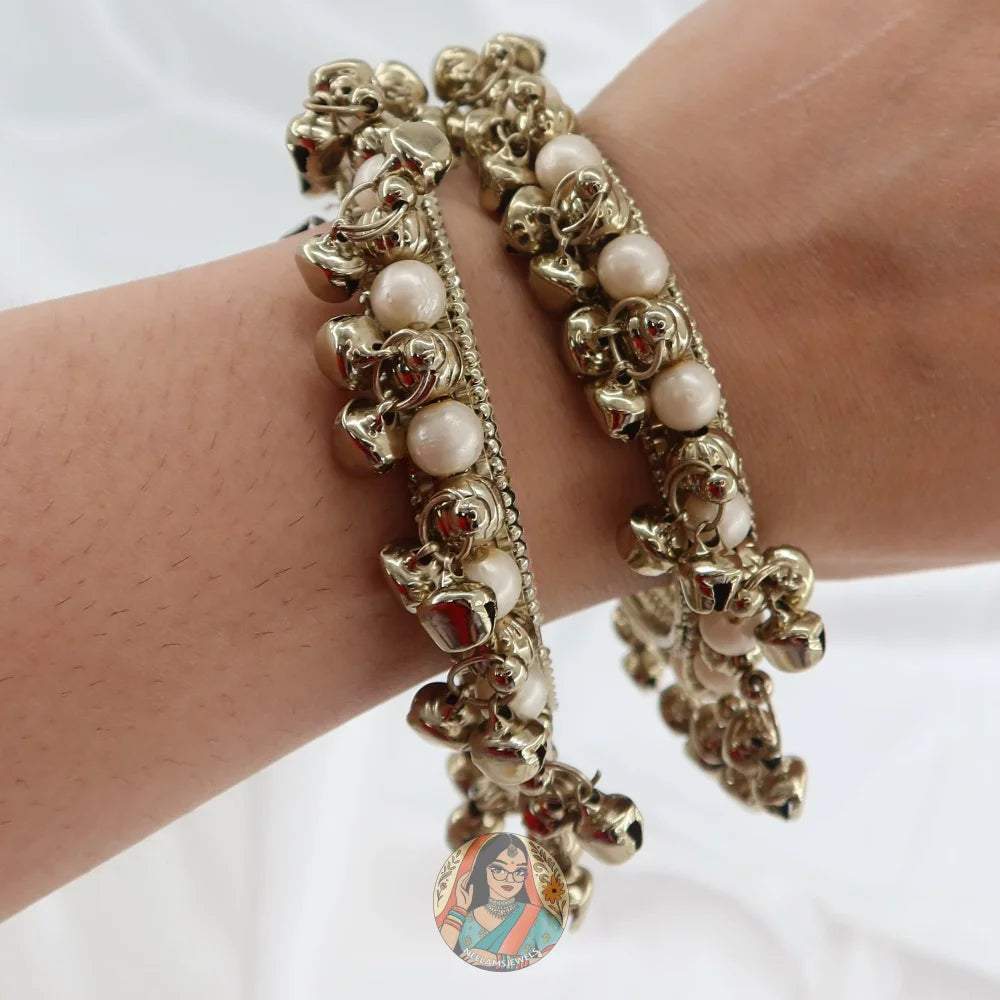 Sara Ghungroo Bangles (Mehndi)