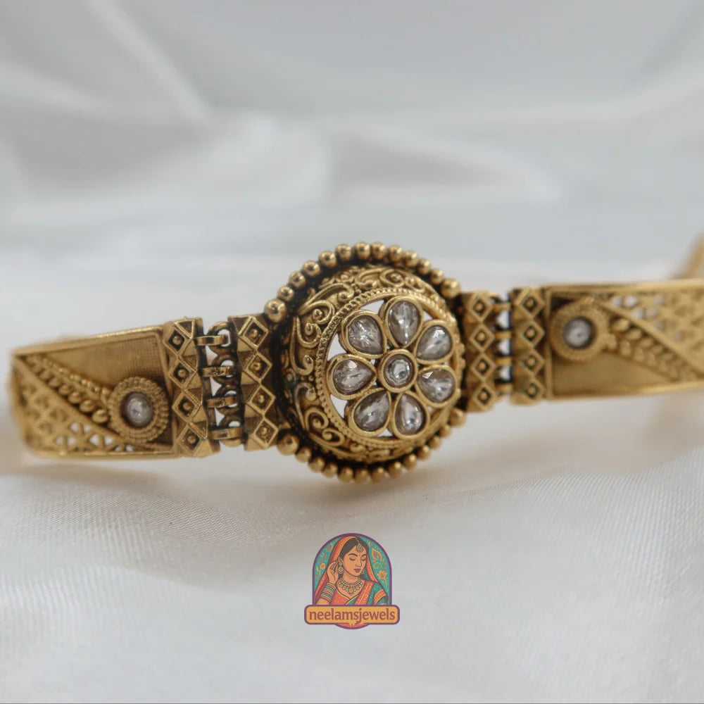 Shantipriya Bracelet (White)